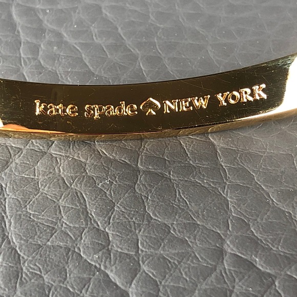 Kate Spade New York Bracelet Pearly Delight Faux Pearls Gold Tone Hinged Bangle - Picture 3 of 11